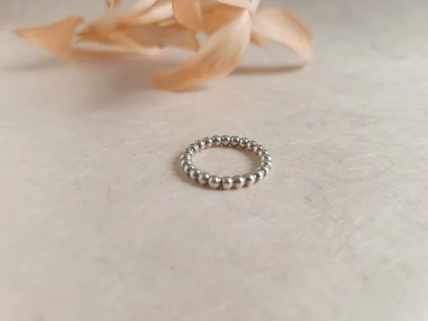 Anillo de Plata con Bolitas - Vista Frontal